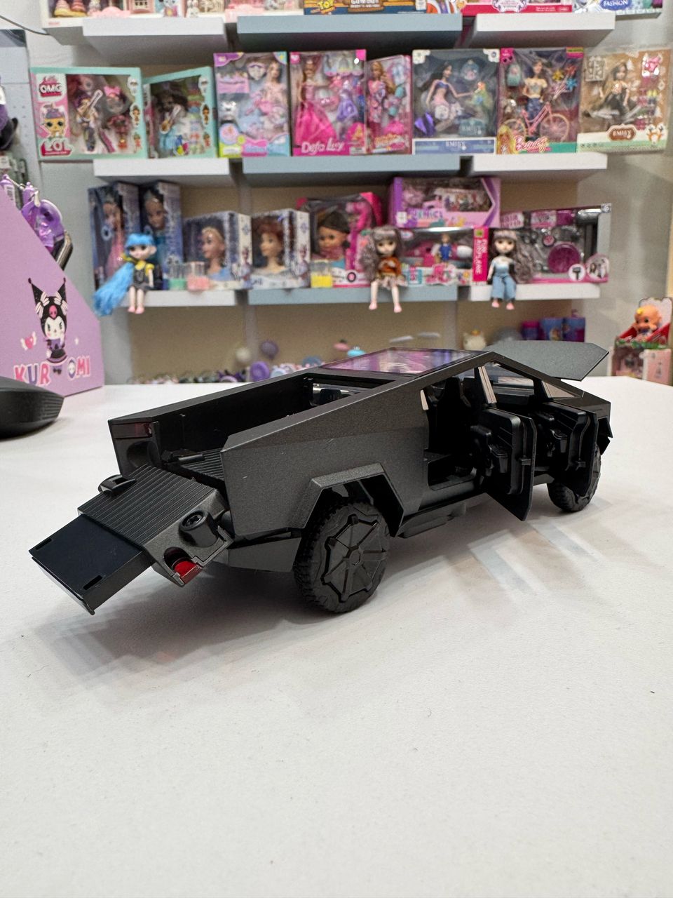 ماشین فلزی سایبر تراک