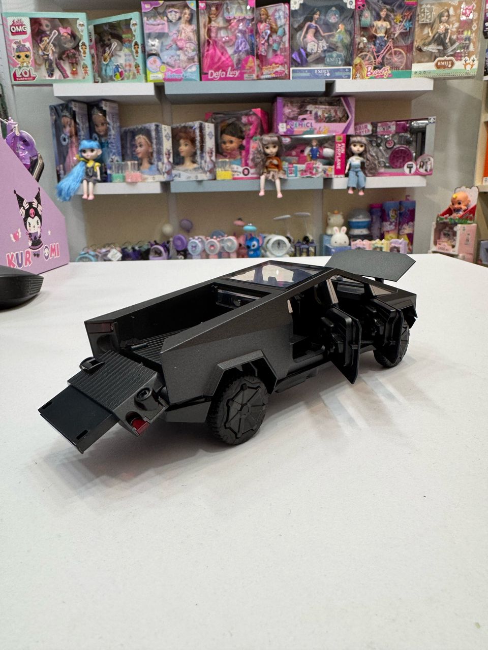 ماشین فلزی سایبر تراک